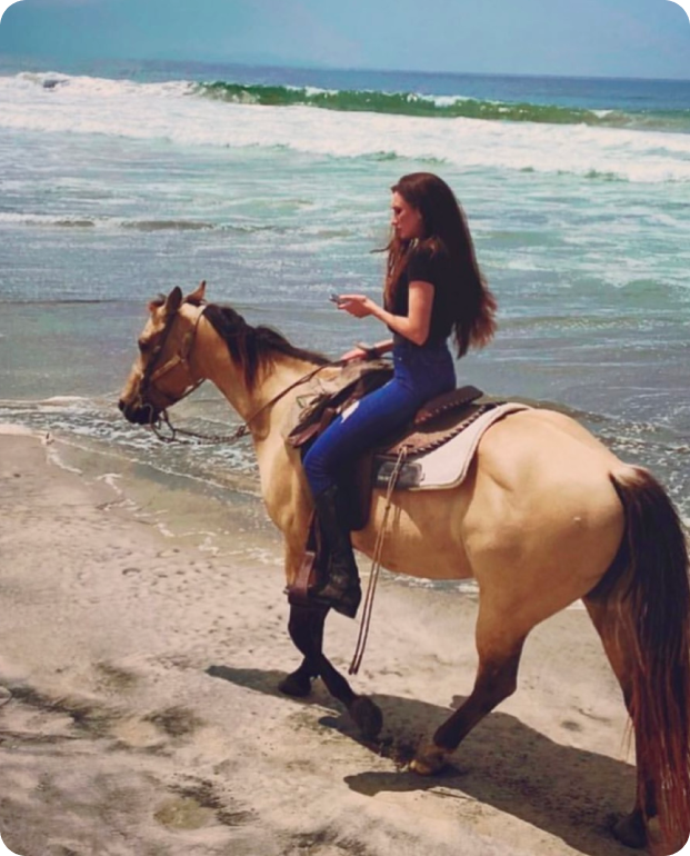 Людмила на коні