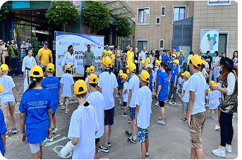 Вадим під час благодійності