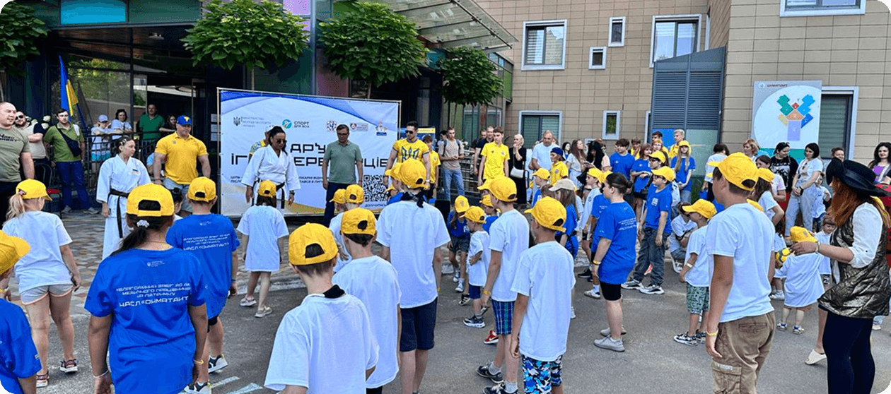 Вадим під час благодійності