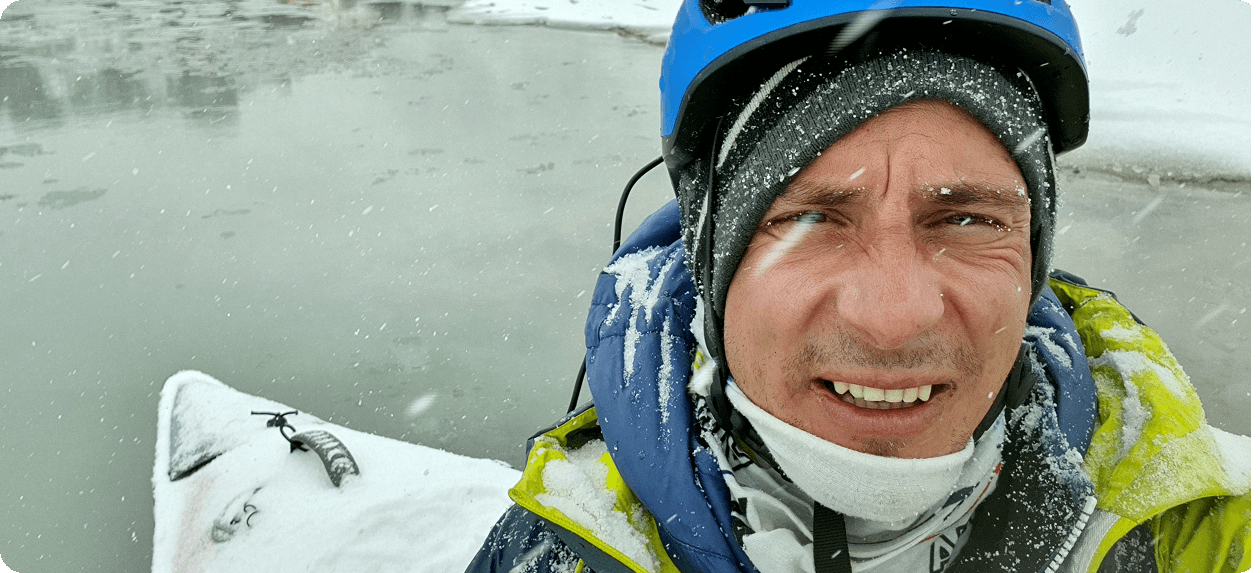 Валентин в каякі