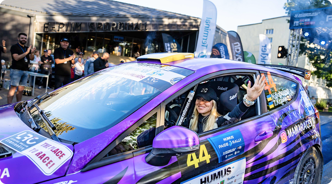 Надія в автівці