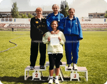 Оксана на пʼєдисталі